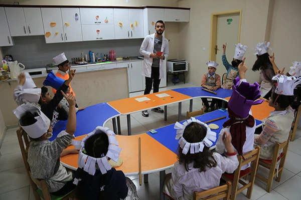MATEMATİĞİ, OKUL MUTFAĞINDA ÖĞRENİYORLAR