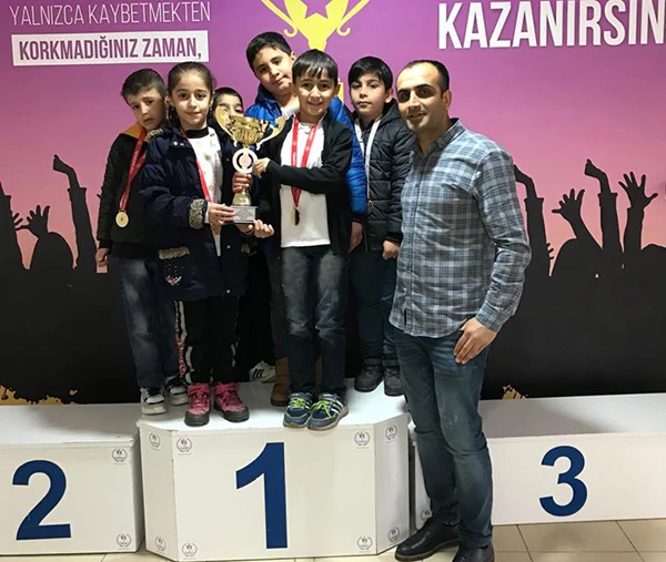 ŞEKER KOKAN BİR OKUL