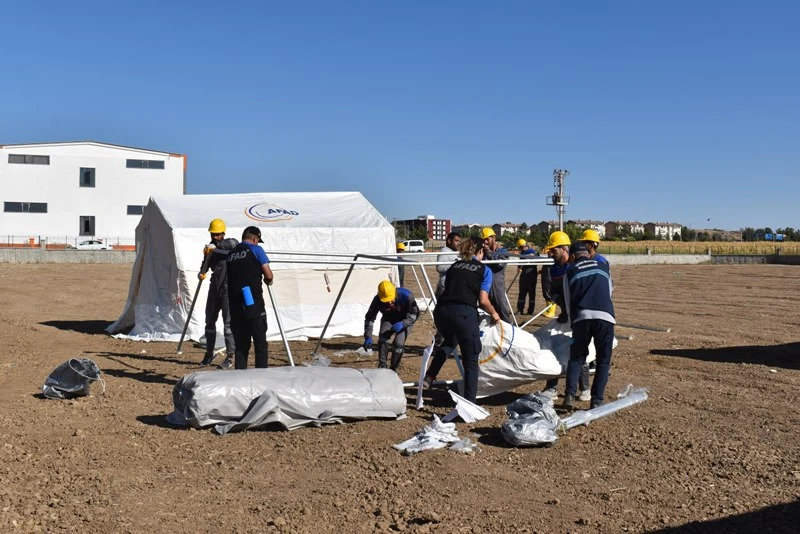 Ekipler, olası deprem için tatbikattaydı