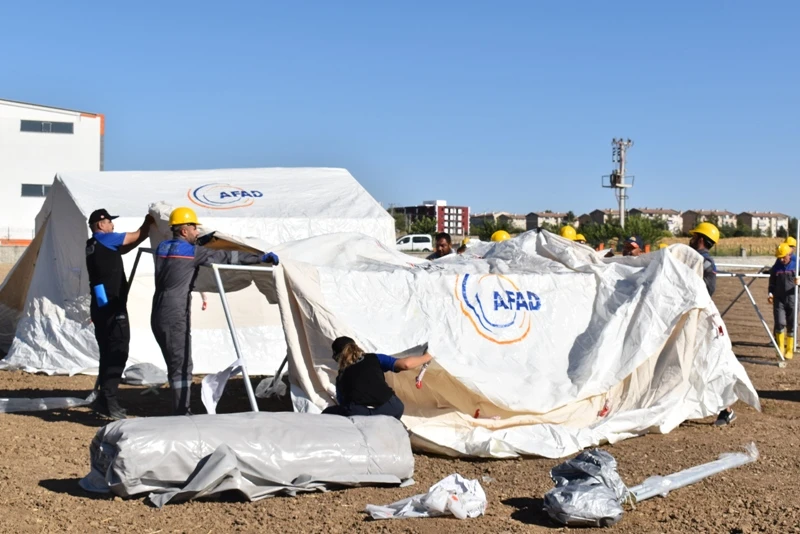 Ekipler, olası deprem için tatbikattaydı