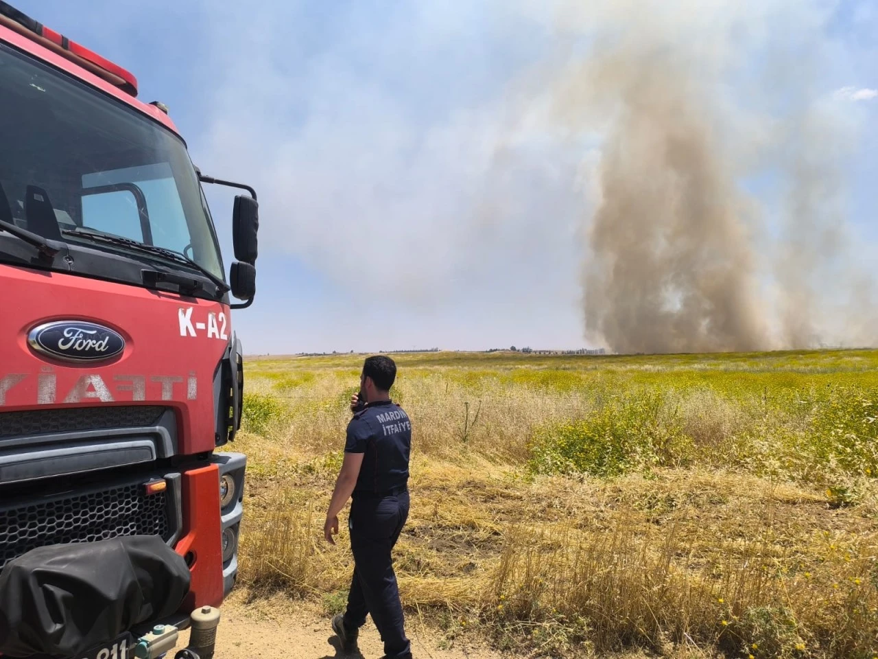 Bahçe ve otluk alanda çıkan yangınlar söndürüldü