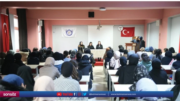 Diyarbakır'da lise öğrencileri hukuk alanındaki meslekleri adliyede tanıyor.