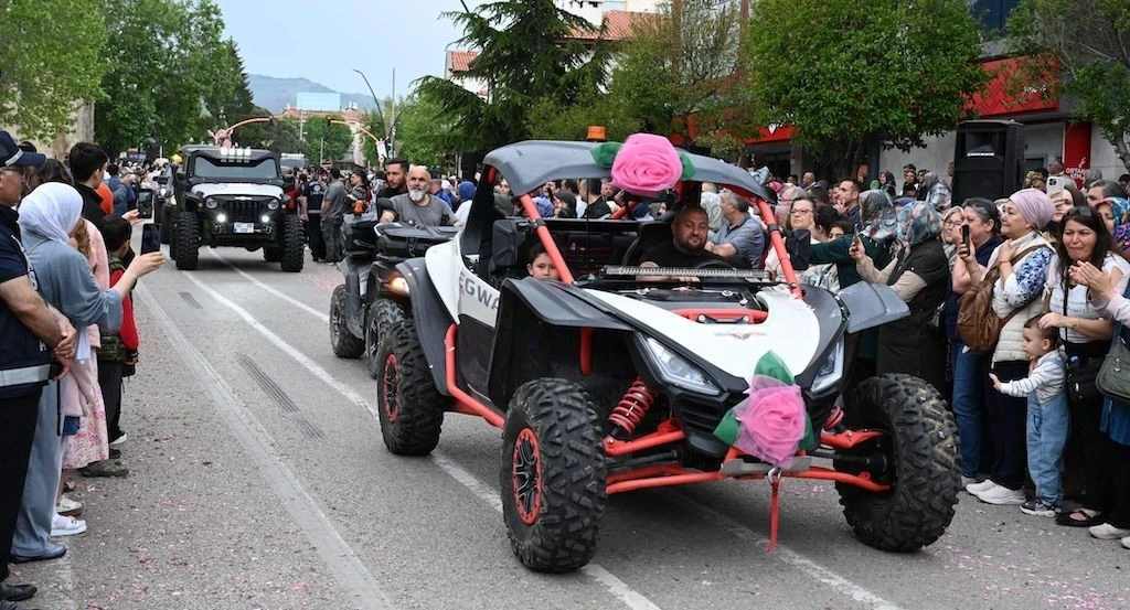 Isparta’da uluslararası gül festivali coşkusu