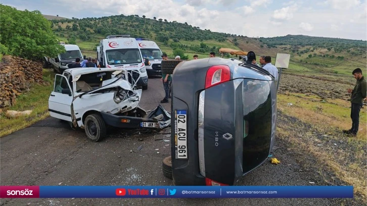 İki otomobilin çarpıştığı kazada sürücüler yaralandı