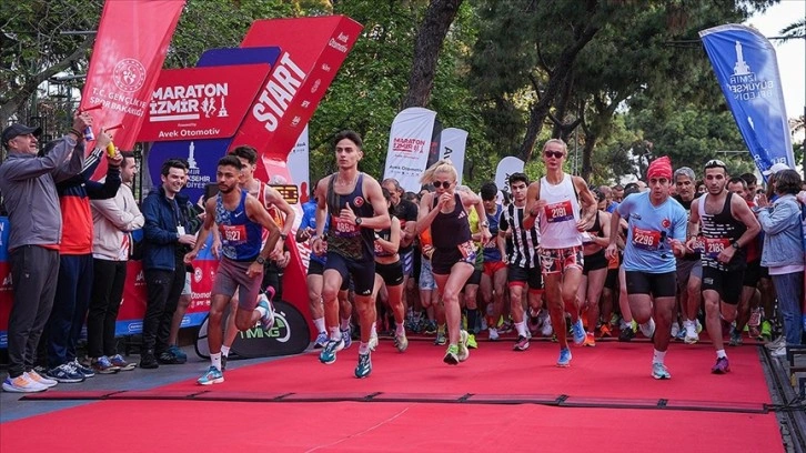 İzmir Maratonuna Binlerce Kişi Katıldı