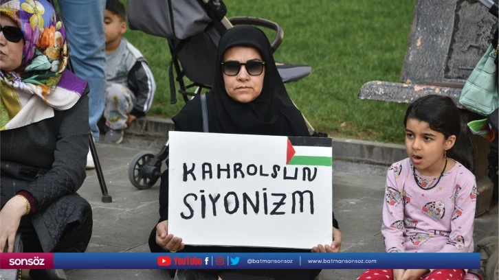 Kadınlar Filistin'e destek için oturma eylemi yaptı