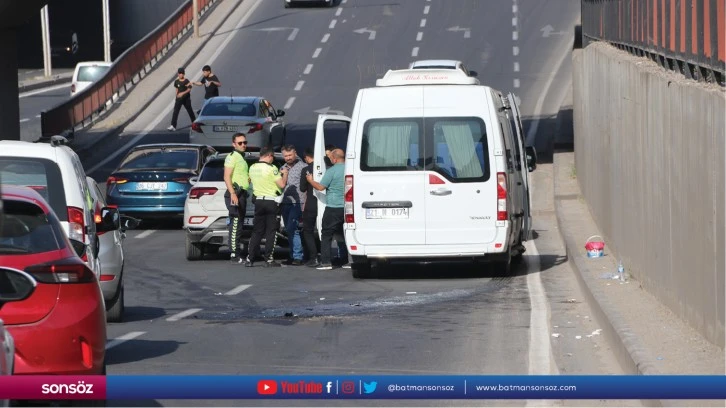Minibüsün otomobile çarptığı kazada 7 kişi yaralandı