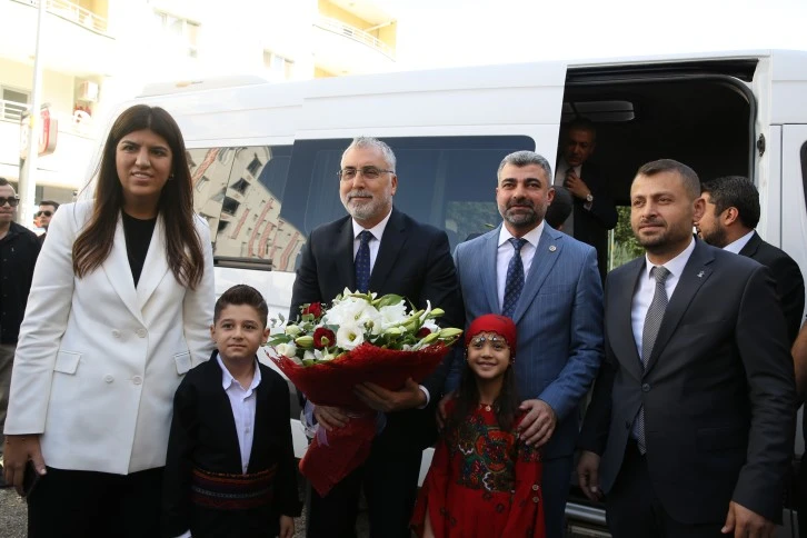 Bakan Işıkhan, Mardin'de ziyaretlerde bulundu