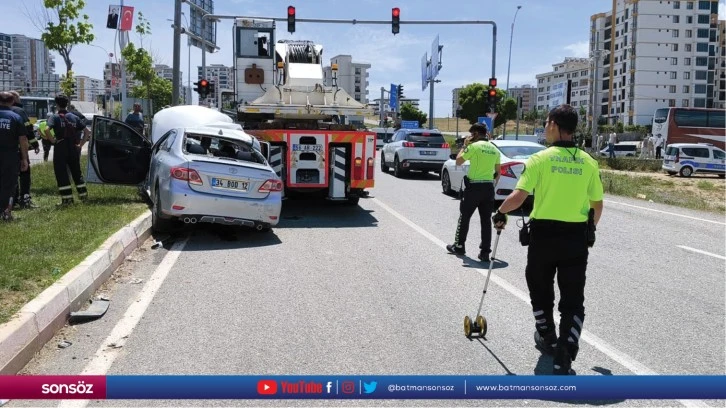 Siirt'te vince çarpan otomobilin sürücüsü hayatını kaybetti