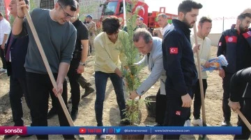 100'&uuml;nc&uuml; yılda 100 fidan toprakla buluşturuldu