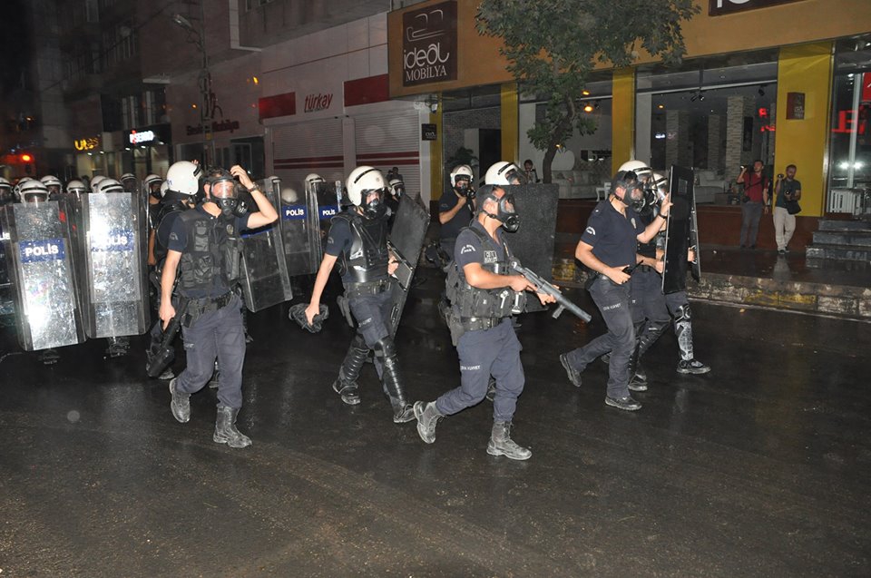 Batman&rsquo;da HDP&rsquo;liler ile polis arasında gerginlik