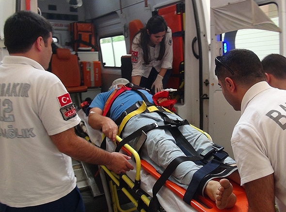 &Ccedil;ATIDAN D&Uuml;ŞEN VATANDAŞ YARALANDI