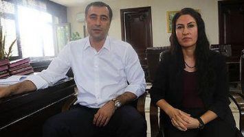 EŞBAŞKANLAR, PETROLDEN PAY İSTEDİ