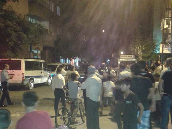 SATIRLI BI&Ccedil;AKLI KAVGA: 5 YARALI