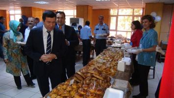 POLİS EŞLERİNDEN EĞİTİM KERMESİ