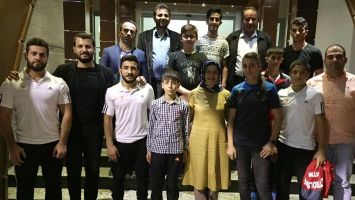 AK PARTİ ADAYI G&Uuml;RB&Uuml;Z, ŞAMPİYONLARLA BULUŞTU