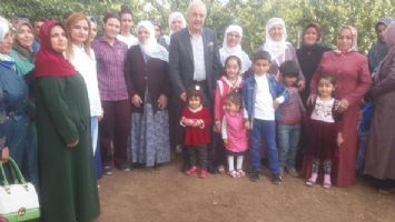 HAMİDİ, KADIN VE &Ccedil;OCUKLARI DİNLEDİ