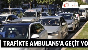 TRAFİKTE AMBULANS&rsquo;A GE&Ccedil;İT YOK.!