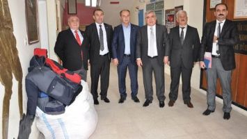 TİCARET BORSASI, &Ouml;ĞRENCİLERE MONT DAĞITTI