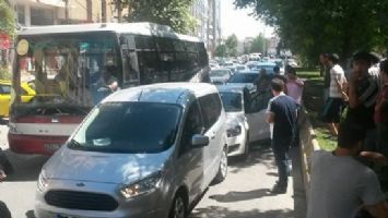 MADDİ HASARLI KAZA, TRAFİĞİ FEL&Ccedil; ETTİ&hellip;