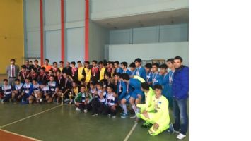 GEN&Ccedil; ERKEKLER FUTBOLDA YARIŞTI