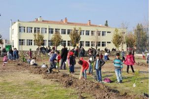 FİDANLAR MOBİL ORTAOKULUNDA TOPRAKLA BULUŞTU