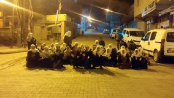 GERC&Uuml;ŞL&Uuml; KADINLAR OTURMA EYLEMİ YAPTI