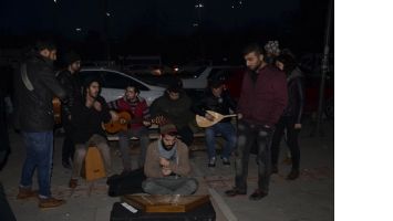 GEN&Ccedil;LER, BARIŞ İ&Ccedil;İN S&Ouml;YLEDİ