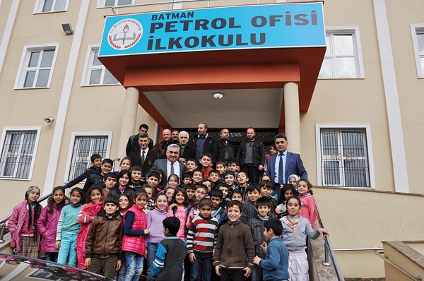 ASLAN, PETROL OFİSİ&rsquo;NDEYDİ