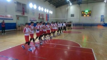 PETROLSPOR VOLEYBOL TAKIMI &Ccedil;EYREK FİNALDE