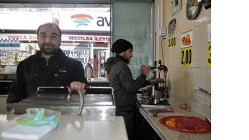 TAZE SIKMA MEYVE SULARINA RAĞBET ARTTI