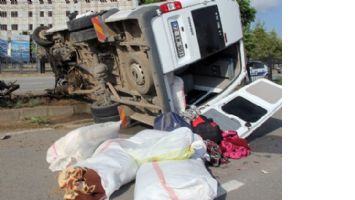 FINDIK İŞ&Ccedil;İLERİ KAZA YAPTI : 12 YARALI