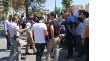 İŞYERİ SOYULAN ESNAF YOL KAPATTI