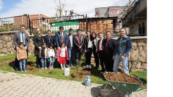 YUNUS EMRE&rsquo;DE MİNİKLER FİDAN DİKTİ