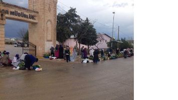 EL EMEĞİ &Uuml;R&Uuml;NLER, MEZARLIKTA SATILIYOR