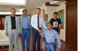 ENGELLİ SPORCULAR, VALİ&rsquo;Yİ ZİYARET ETTİ