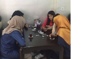 VİP CAFE&rsquo;DE Y&Uuml;ZLER G&Uuml;L&Uuml;YOR