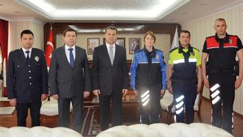 POLİS MEMURLARI VALİ&rsquo;Yİ ZİYARET ETTİ
