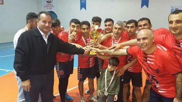 KURUMLAR VOLEYBOLDA YARIŞTI