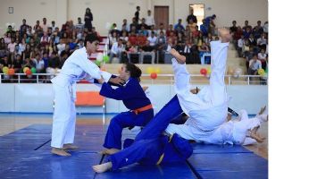 &Uuml;NİVERSİTEDE SPOR FEST ETKİNLİĞİ D&Uuml;ZENLENDİ