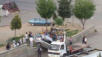 OTOMOBİL, AĞACA &Ccedil;ARPTI: 1 YARALI