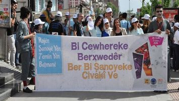 TİYATRO FESTİVALİ Y&Uuml;R&Uuml;Y&Uuml;Ş İLE BAŞLADI