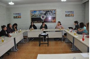 KADIN K&Uuml;RS&Uuml;S&Uuml;, PAZAR G&Uuml;N&Uuml; KURULUYOR
