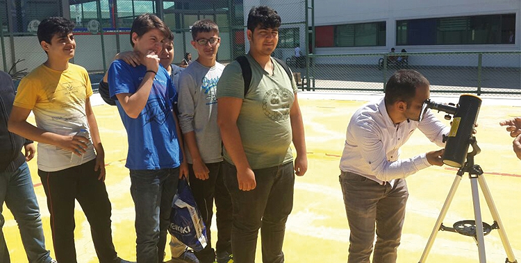 MERK&Uuml;R&rsquo;&Uuml;N G&Uuml;NEŞ&rsquo;İN &Ouml;N&Uuml;NDEN GE&Ccedil;İŞİNİ İZLEDİLER