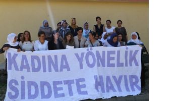 KADINLAR, &Ouml;RENSU KATLİAMINI KINADI