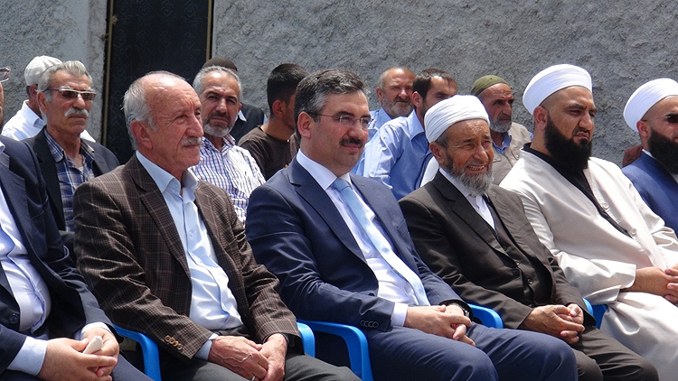 &ldquo;BİRİLERİ CAMİLERİ YIKSA DA BİZ YİNE YAPARIZ&rdquo;