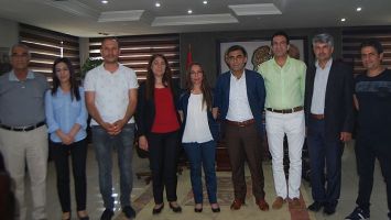 HDP&rsquo;LİLER, ZİYARETLERİNİ S&Uuml;RD&Uuml;R&Uuml;YOR