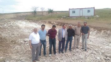 EMEKLİ KONUTLARINA YOL YAPILIYOR