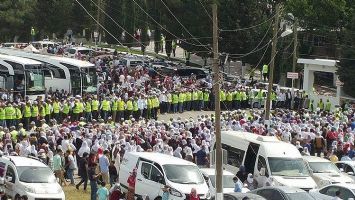 BİNLERCE KİŞİ ŞEYH HALİD&rsquo;İ ANDI