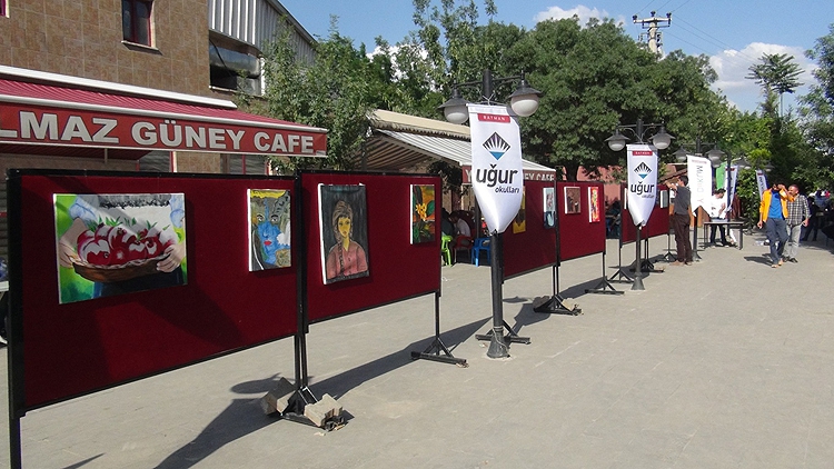 UĞUR LİSESİ&rsquo;NİN 30 ESERİ, G&Ouml;R&Uuml;C&Uuml;YE &Ccedil;IKTI